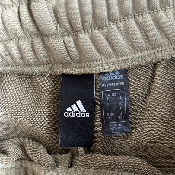 NWOT Men’s Adidas Green Shorts with Black Stripe Design - Picture 2 of 5